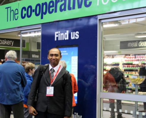 Chairperson of Poetera Desa Wisata Cooperative attended ICA EXPO in Manchester, England, in 2012